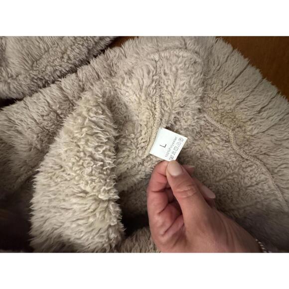 Cozy Beige Fuzzy Jacket with Collar - Picture 5 of 6